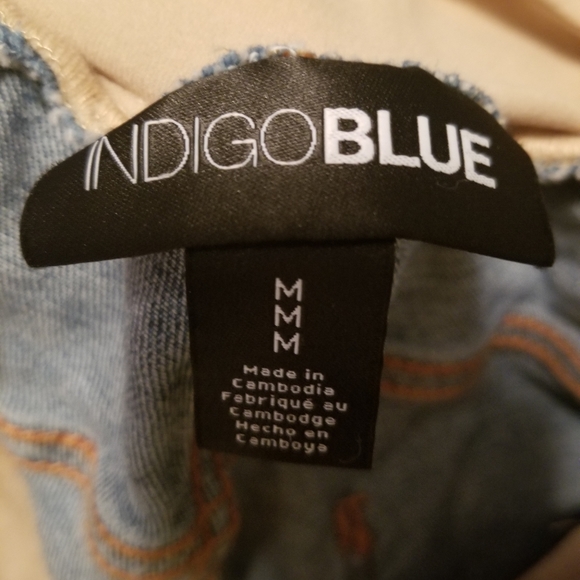 Maternity Distressed Shorts - Picture 4 of 5